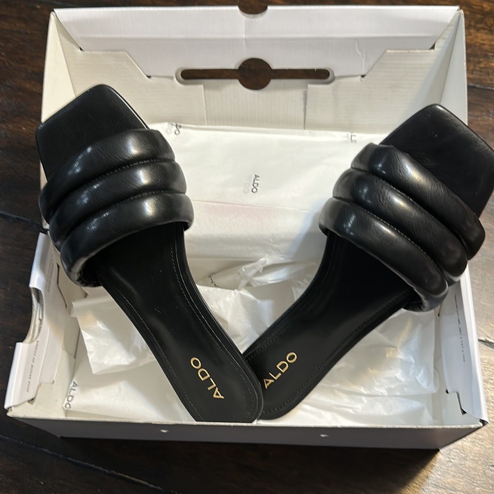 New in box!  ALDO Black Sandals - Size 8-1/2. - Picture 9 of 10
